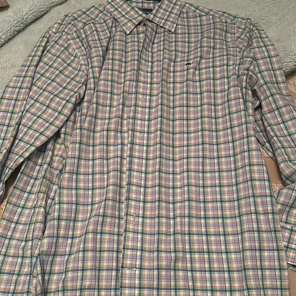 Men’s long sleeve Vineyard Vines button down shirt!